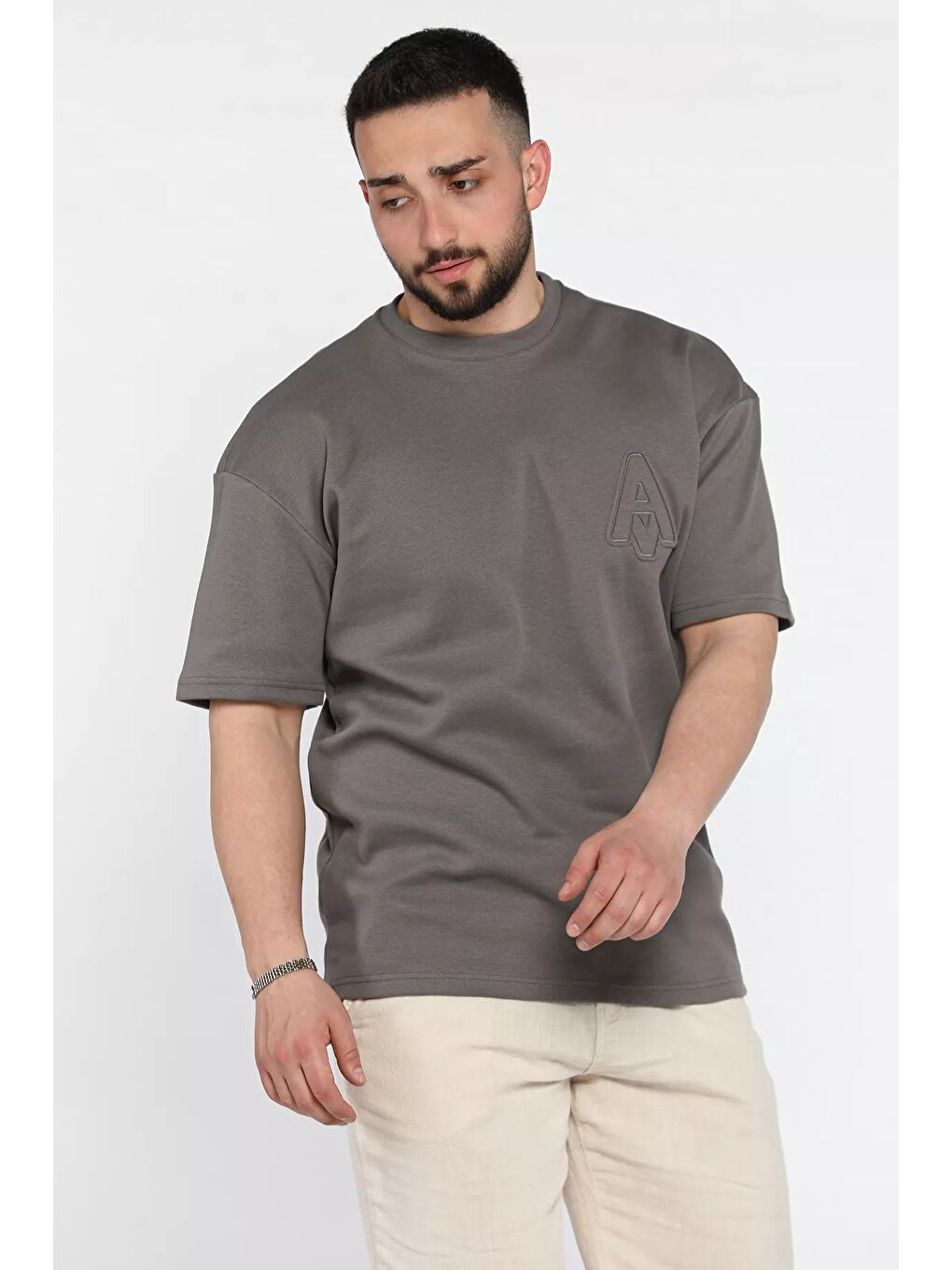 Gri Bisiklet Yaka Nakışlı Erkek Tişört-1