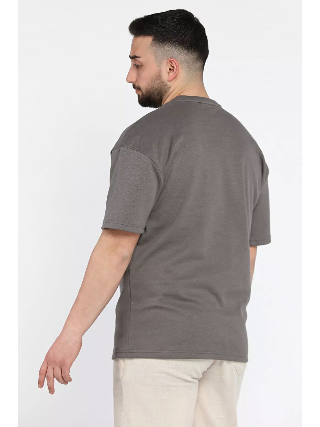 Gri Bisiklet Yaka Nakışlı Erkek Tişört-2