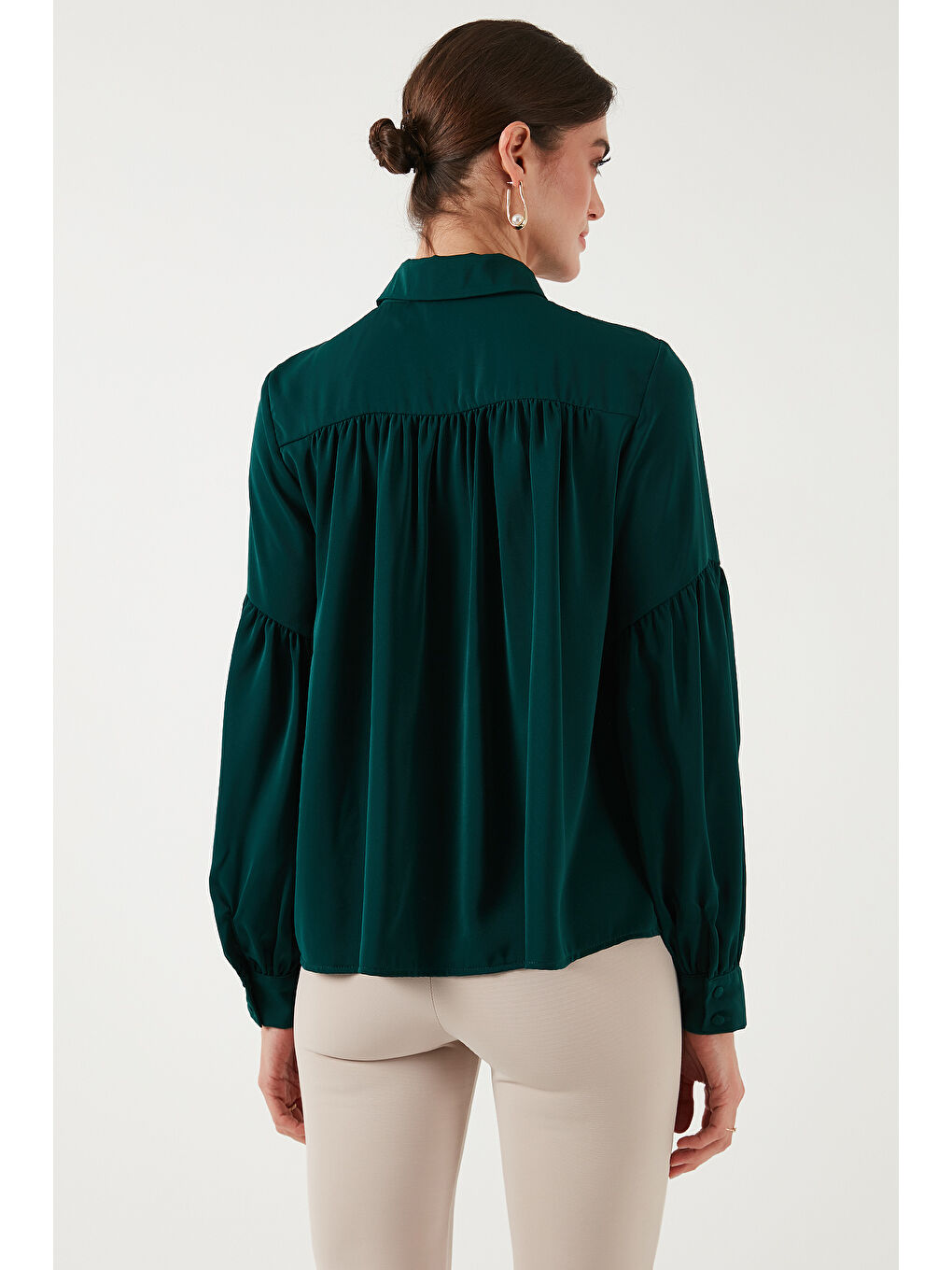 Yeşil Regular Fit Dikiş Detaylı Düz Yaka Balon Kol Kadın Gömlek 611GO00003-6