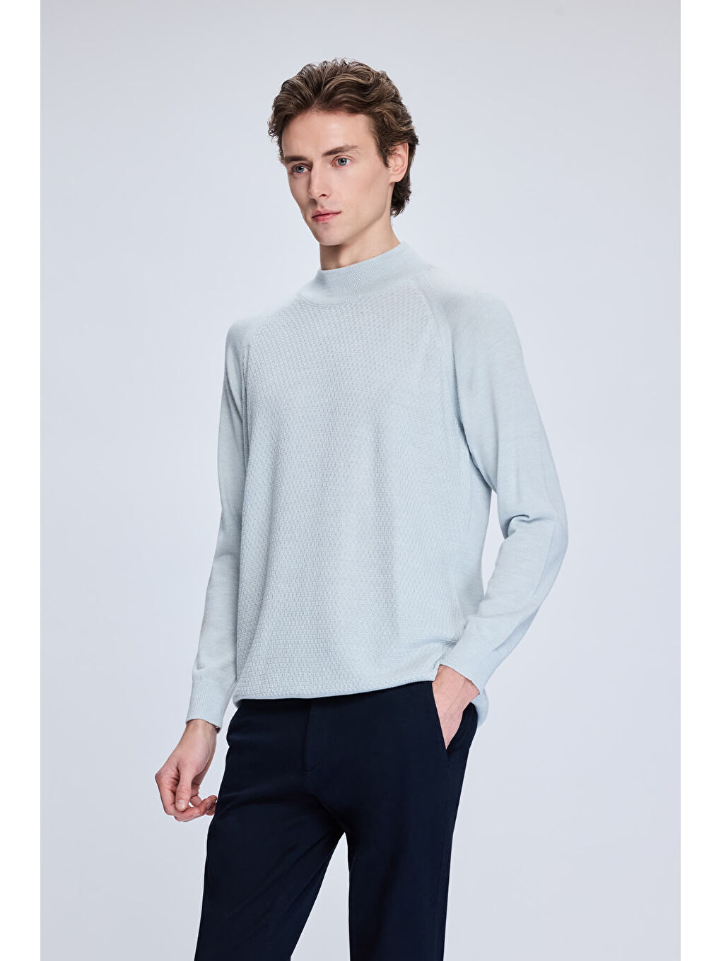 Gri Regular Fit Jakarlı Yarım Balıkçı Yaka Yünlü Kazak-2