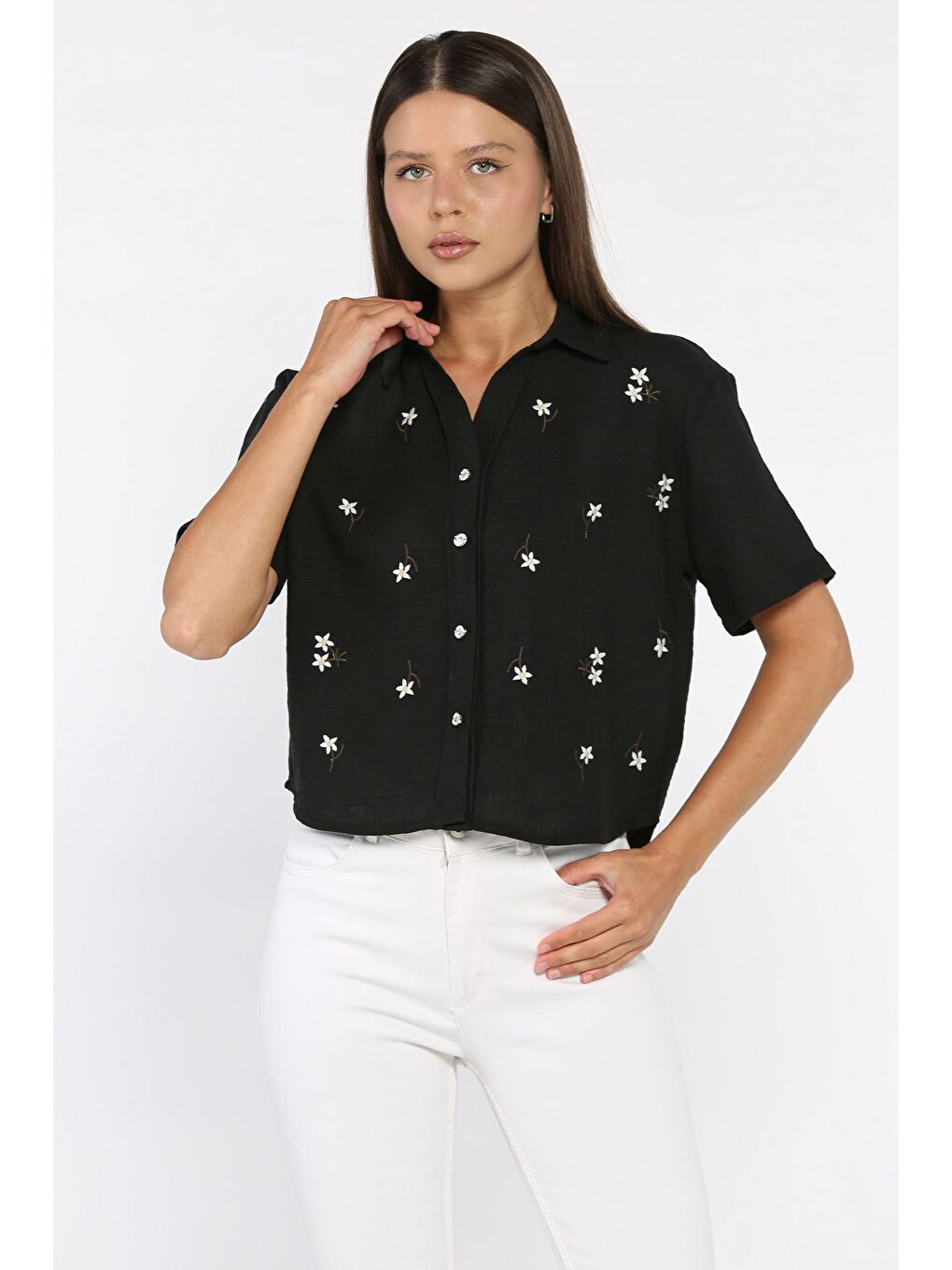 Siyah Kadın Nakışlı Keten Gömlek