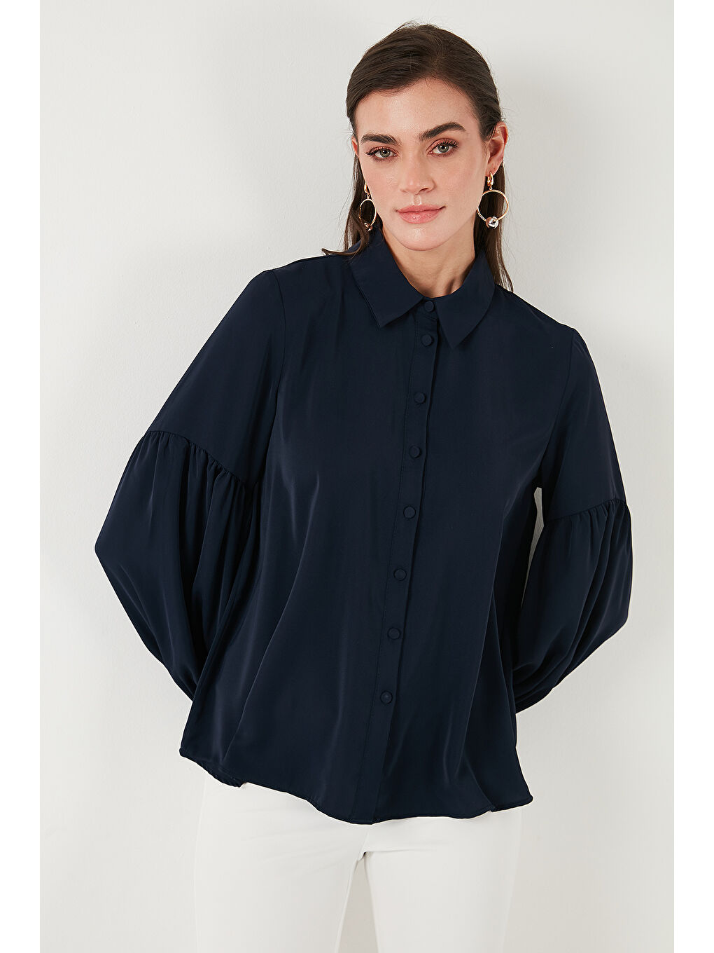 Lacivert Regular Fit Dikiş Detaylı Düz Yaka Balon Kol Kadın Gömlek 611GO00003-1