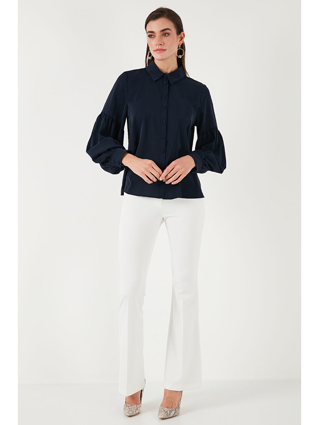 Lacivert Regular Fit Dikiş Detaylı Düz Yaka Balon Kol Kadın Gömlek 611GO00003-2