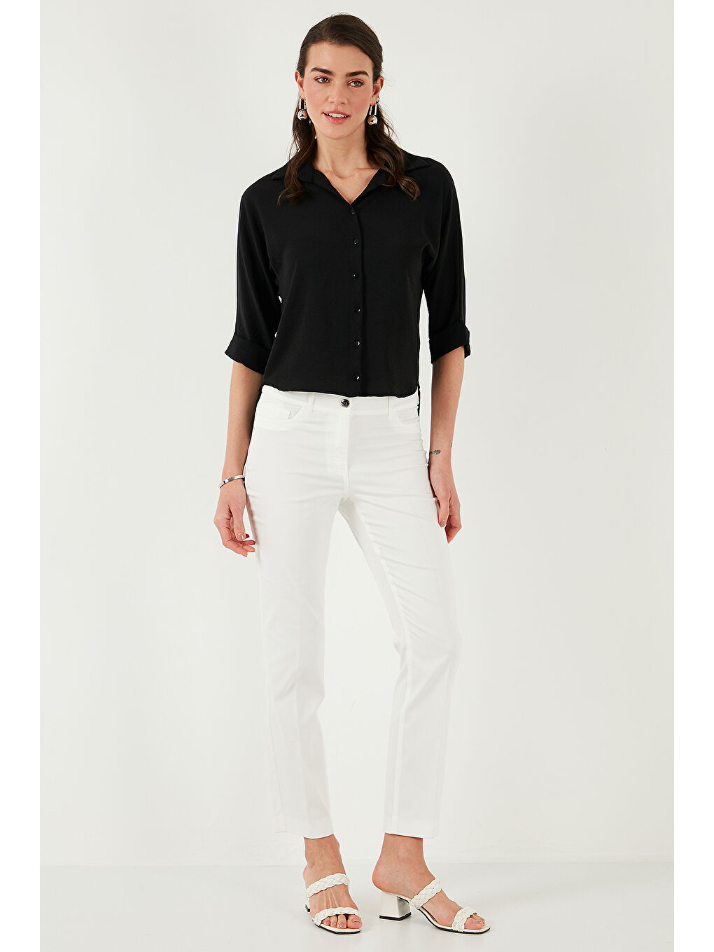 Siyah Oversize Fit Önü Kısa Arkası Uzun Truvakar Kol Kadın Gömlek 5866116-1