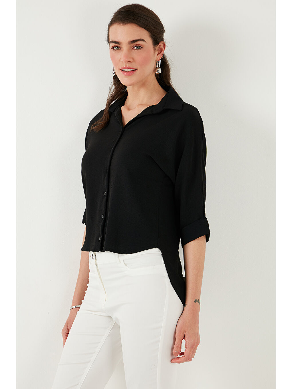 Siyah Oversize Fit Önü Kısa Arkası Uzun Truvakar Kol Kadın Gömlek 5866116-2
