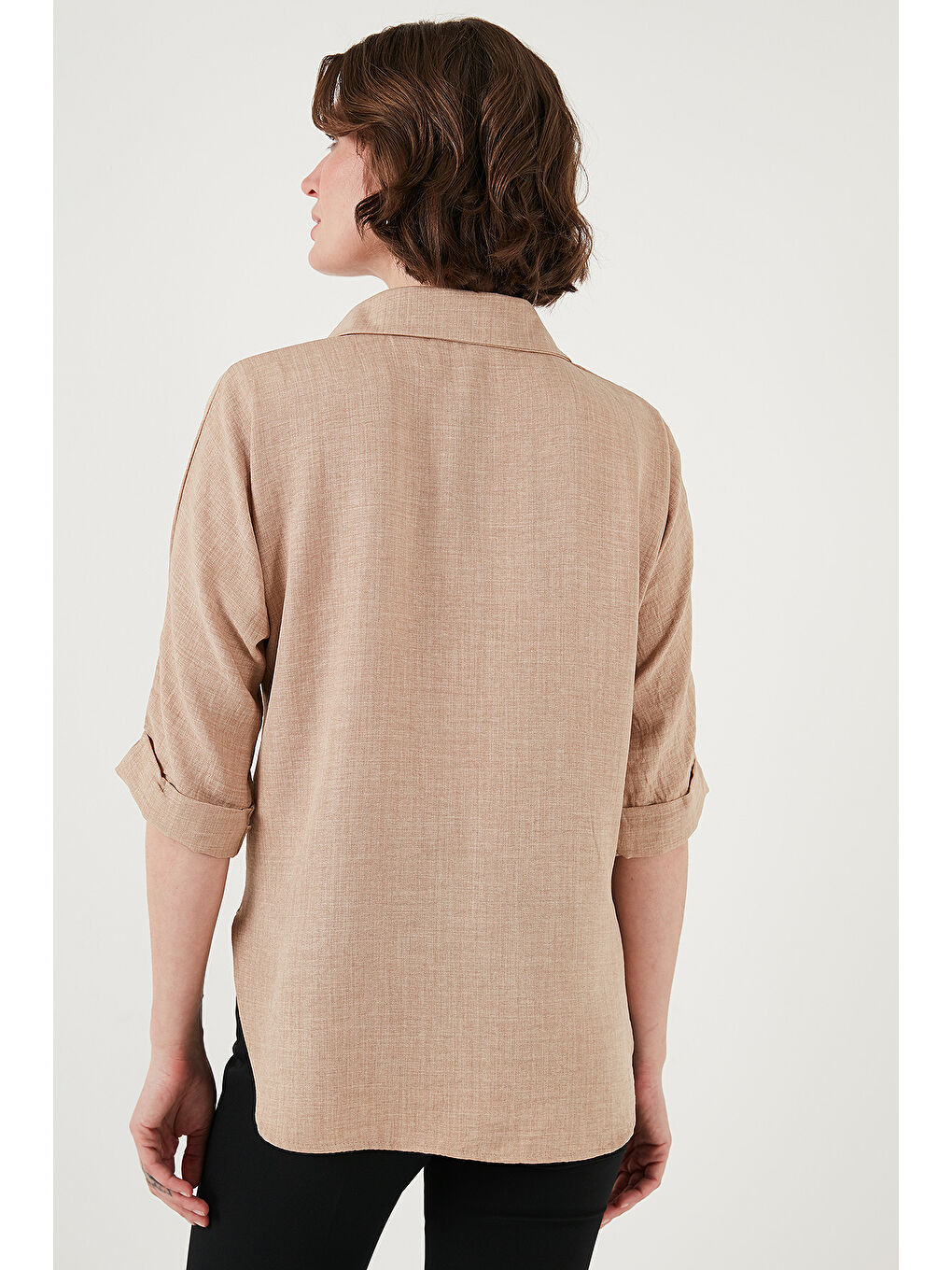 Bej Oversize Fit Önü Kısa Arkası Uzun Truvakar Kol Kadın Gömlek 5866116-6
