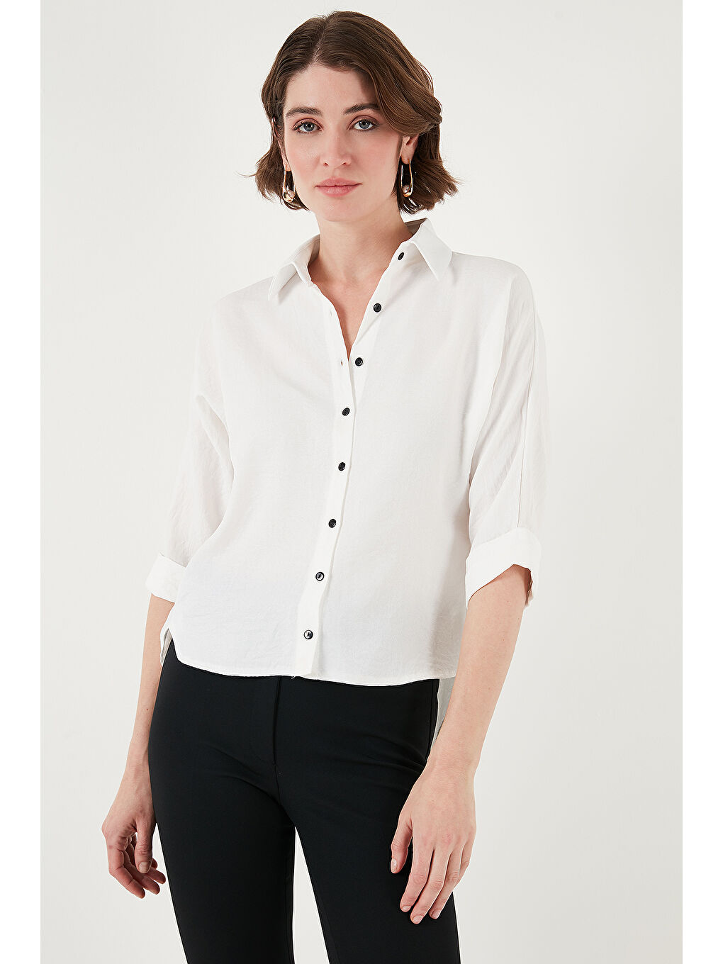 Beyaz Oversize Fit Önü Kısa Arkası Uzun Truvakar Kol Kadın Gömlek 5866116-2