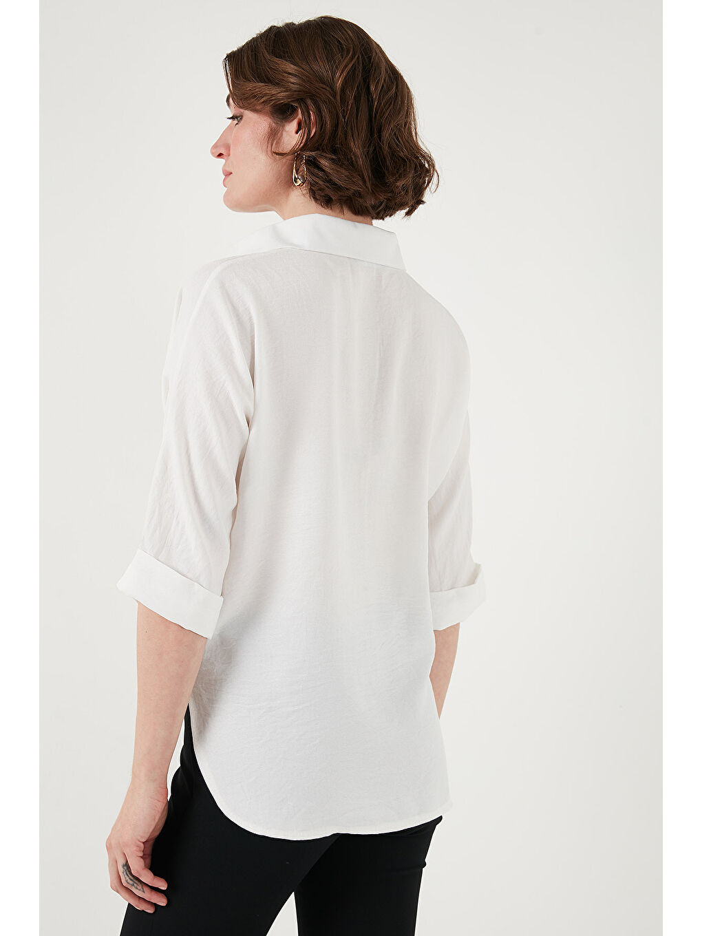 Beyaz Oversize Fit Önü Kısa Arkası Uzun Truvakar Kol Kadın Gömlek 5866116-6