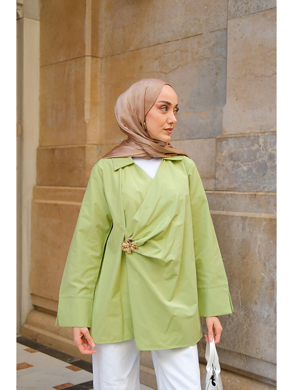 Kadın Broş Detay Poplin Gömlek Fıstık Yeşil