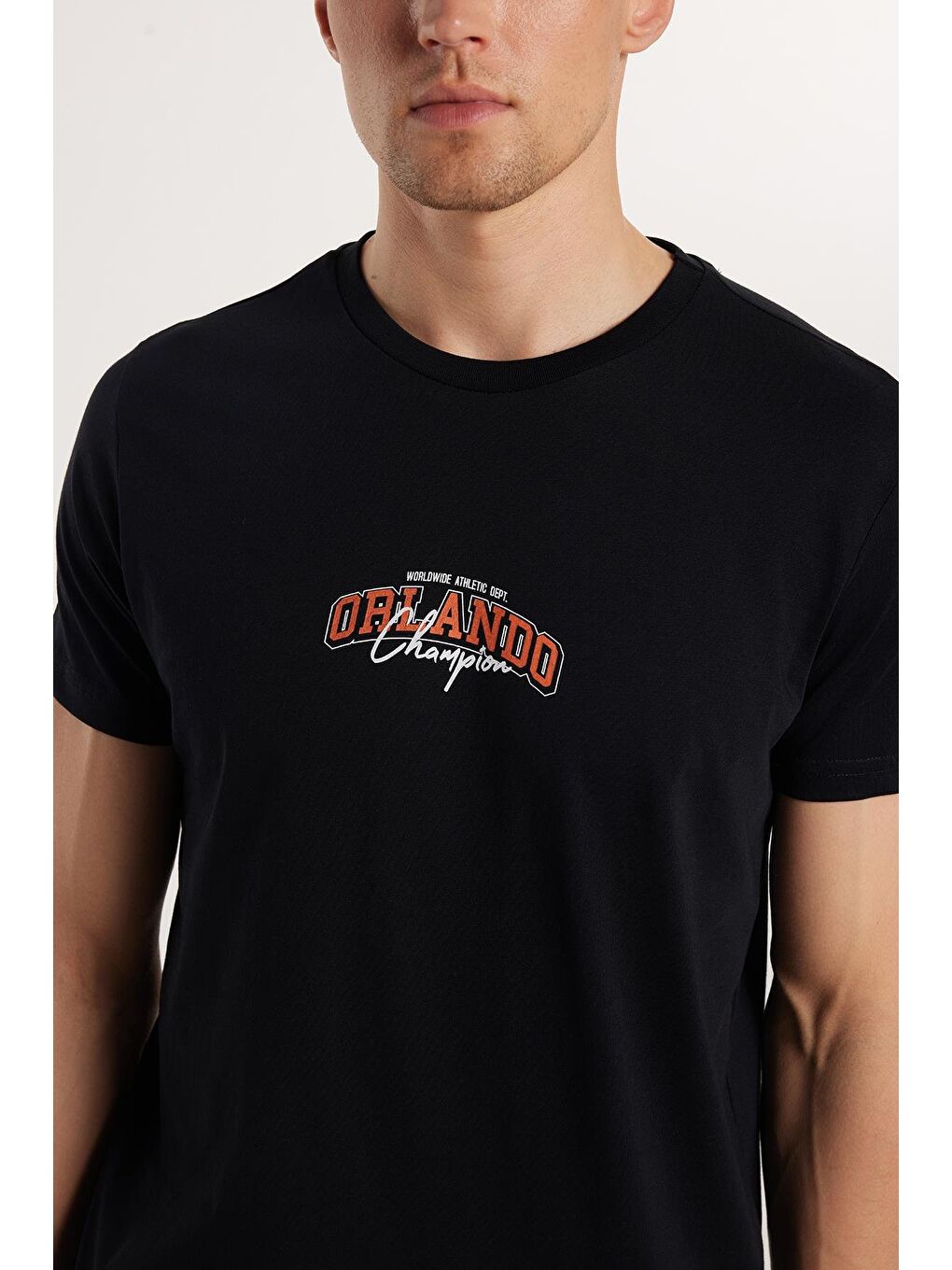 Erkek Slim Fit Dar Kesim %100 Pamuk Yumuşak Dokulu Baskılı Siyah Bisiklet Yaka Tişört-2