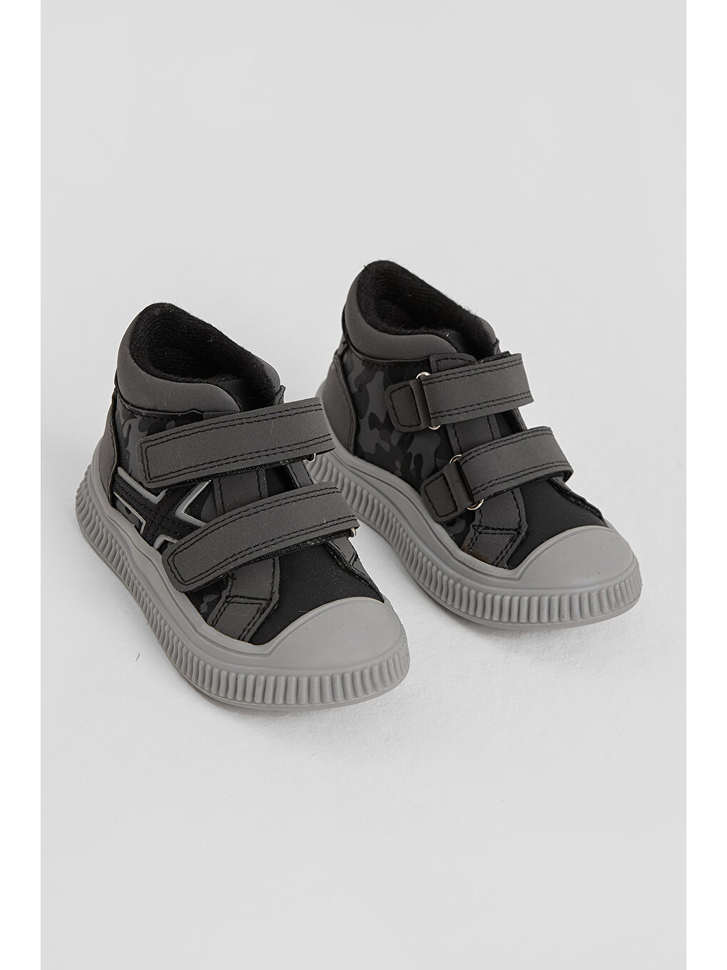 Gri Çocuk Unisex Füme Esnek Termo Taban Çift Cırtlı Şerit Desenli Spor Kısa Bot-1