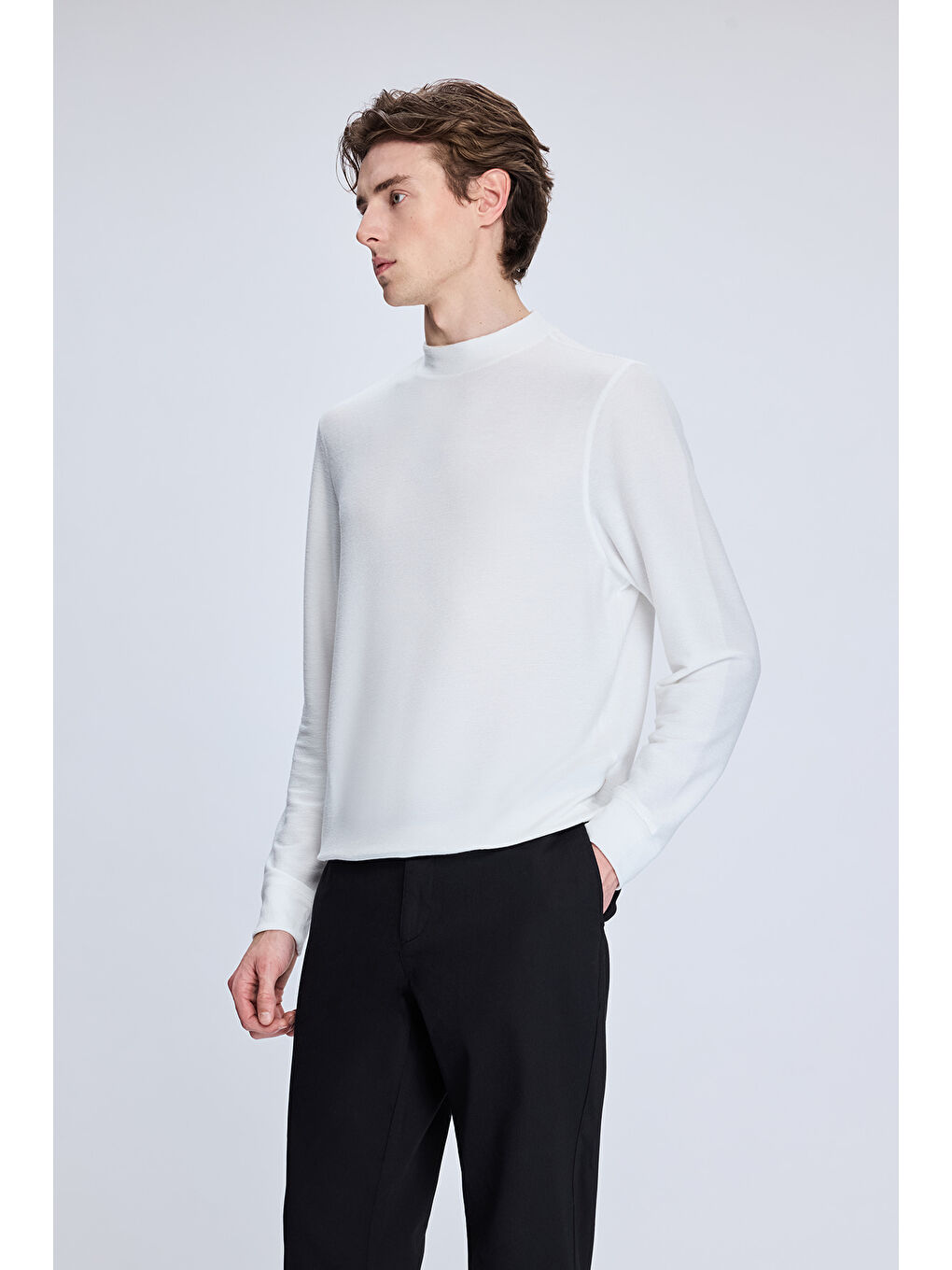 Beyaz Regular Fit Jakarlı Yarım Balıkçı Yaka Sweatshirt-2