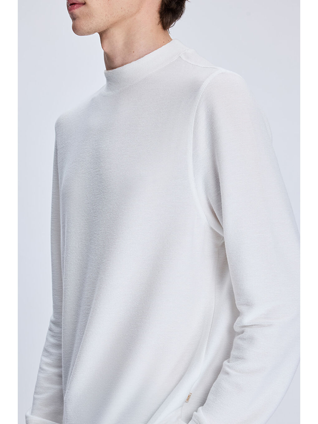 Beyaz Regular Fit Jakarlı Yarım Balıkçı Yaka Sweatshirt-3