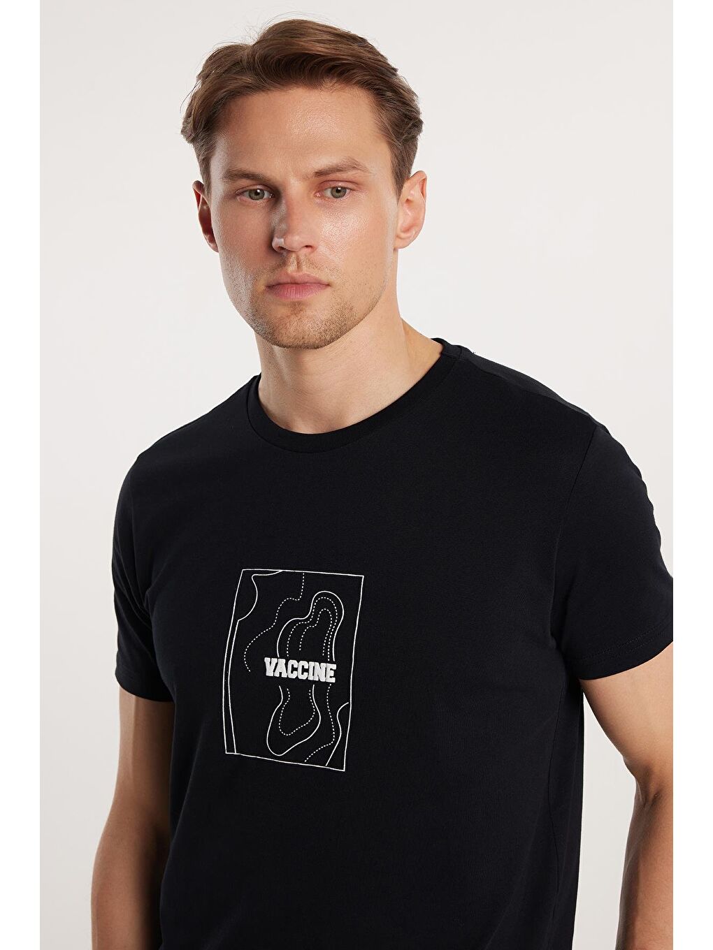 Erkek Slim Fit Dar Kesim %100 Pamuk Yumuşak Dokulu Baskılı Siyah Bisiklet Yaka Tişört