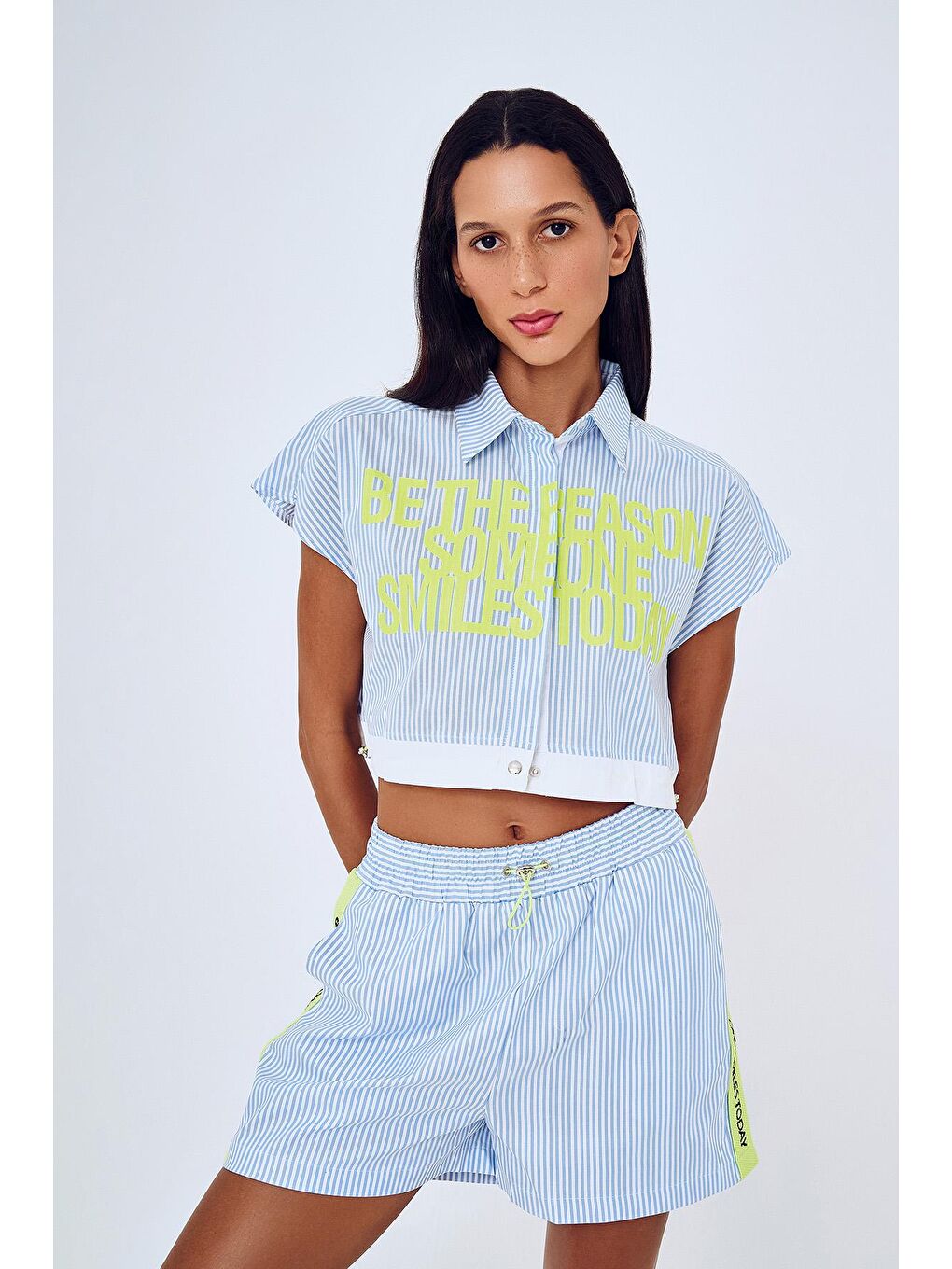 Neon Yazılı Çizgili Crop Kolsuz Gömlek Mavi-1