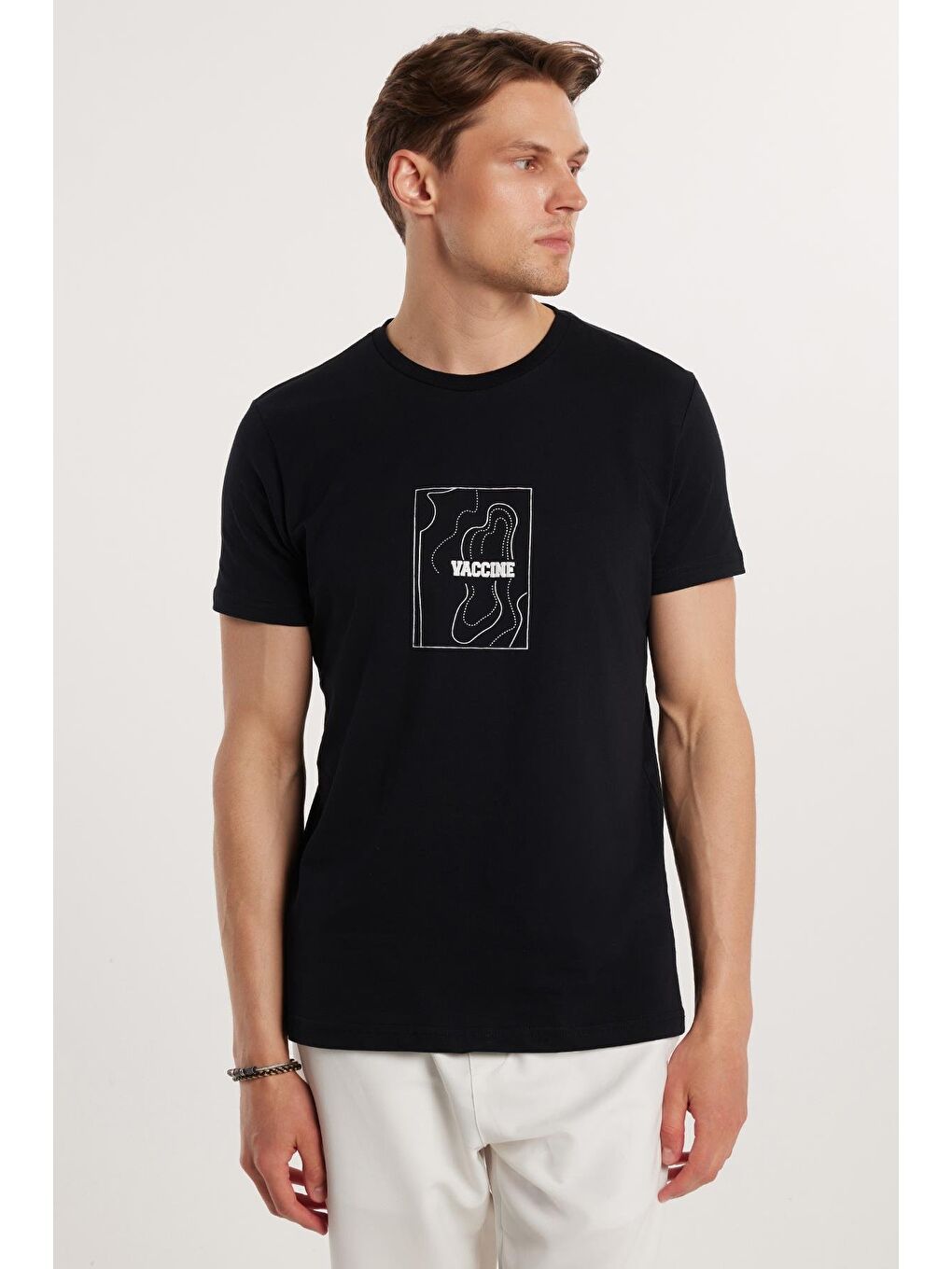 Erkek Slim Fit Dar Kesim %100 Pamuk Yumuşak Dokulu Baskılı Siyah Bisiklet Yaka Tişört-1