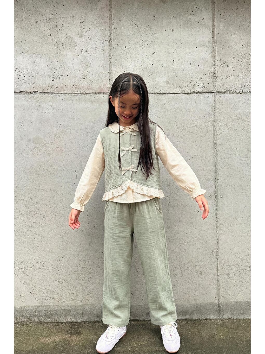 Yeşil Kız Çocuk Pamuklu Mint Yelekli Gömlek Ve Pantolon 3'Lü Takım - Dantel Detaylı Şıklık