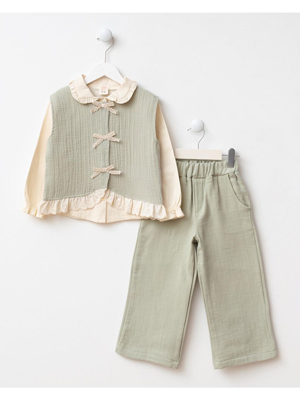 Yeşil Kız Çocuk Pamuklu Mint Yelekli Gömlek Ve Pantolon 3'Lü Takım - Dantel Detaylı Şıklık-1