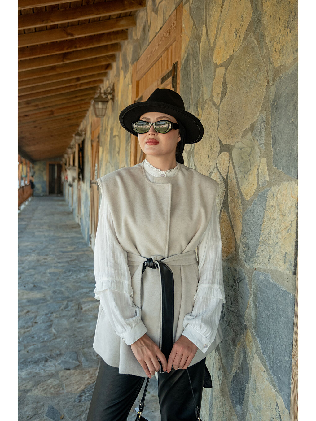 Ekru Kadın Bel Bağlamalı Kaşe Yelek Krem