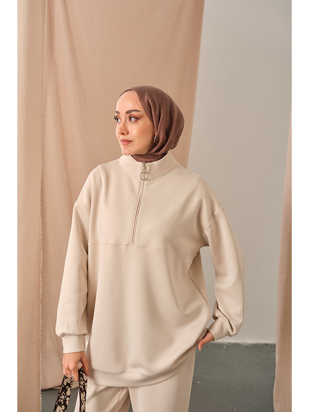 Bej Kadın Yarım Fermuarlı Takım Taş-1