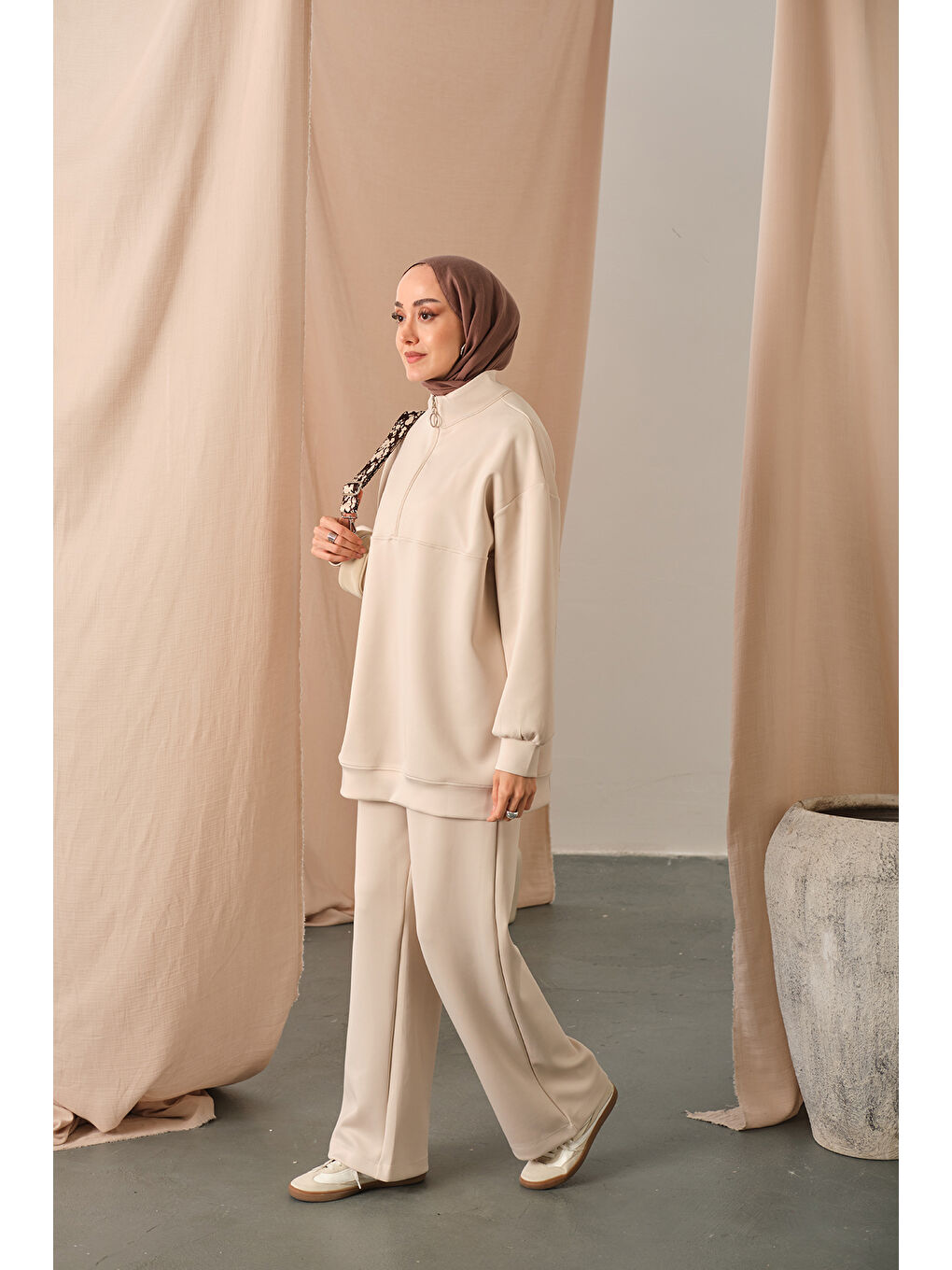 Bej Kadın Yarım Fermuarlı Takım Taş-2