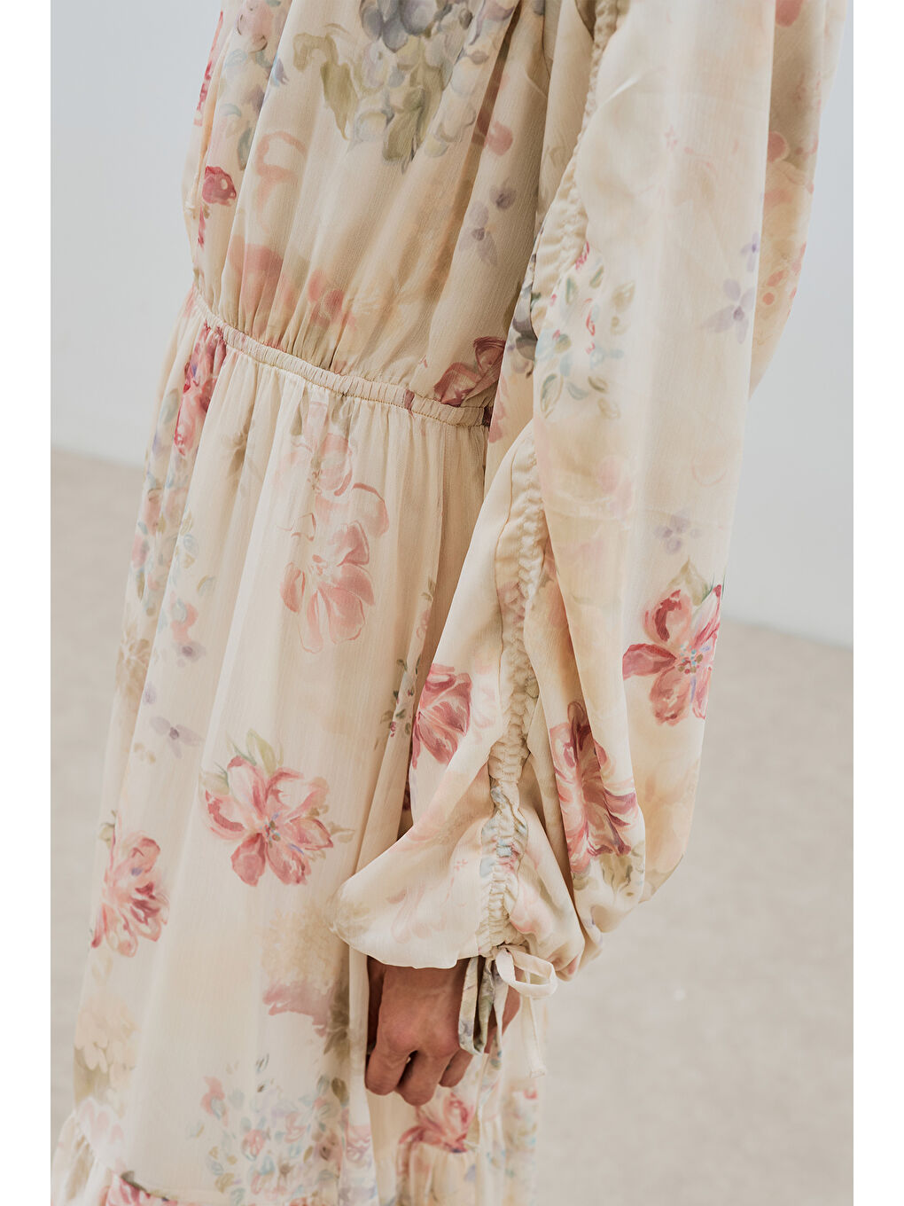 Ekru Uzun Büzgülü Şifon Elbise Roses Butterfly-3