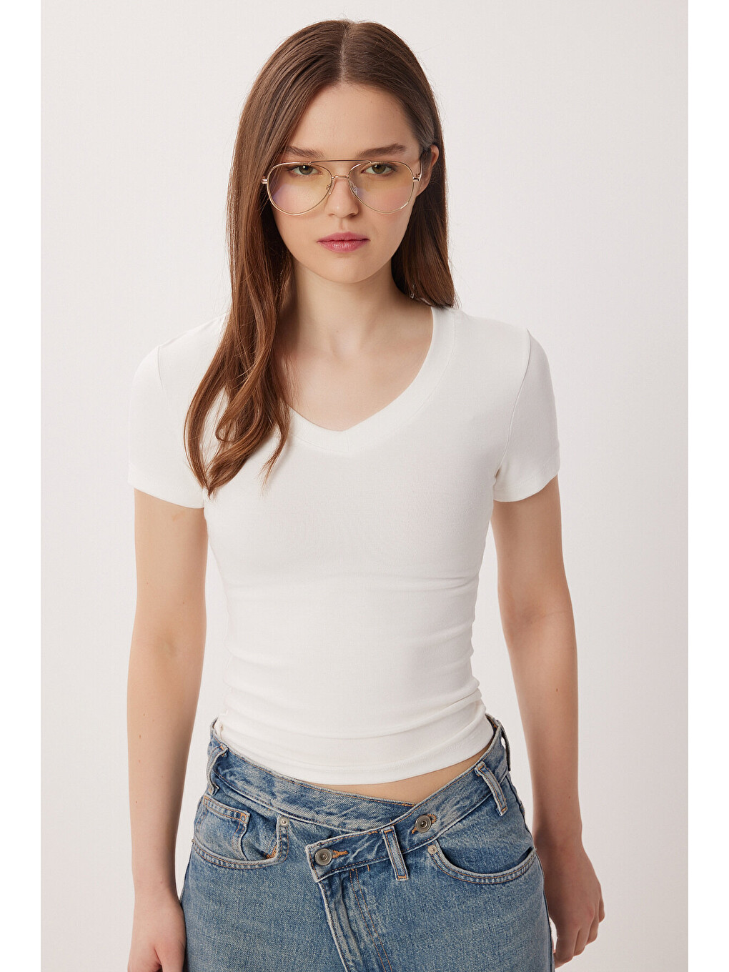 Beyaz V Yaka Basic Örme T-shirt KEMİK LDZ0069-1