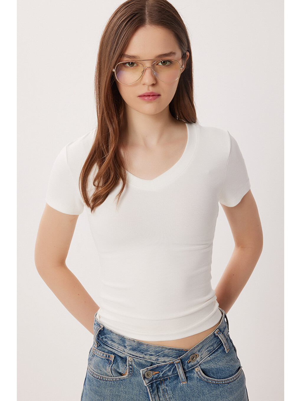 Beyaz V Yaka Basic Örme T-shirt KEMİK LDZ0069-2