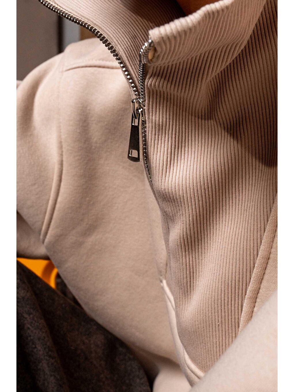 Erkek Oversize Dik Yaka Yarım Fermuarlı Sweatshirt Bej-3