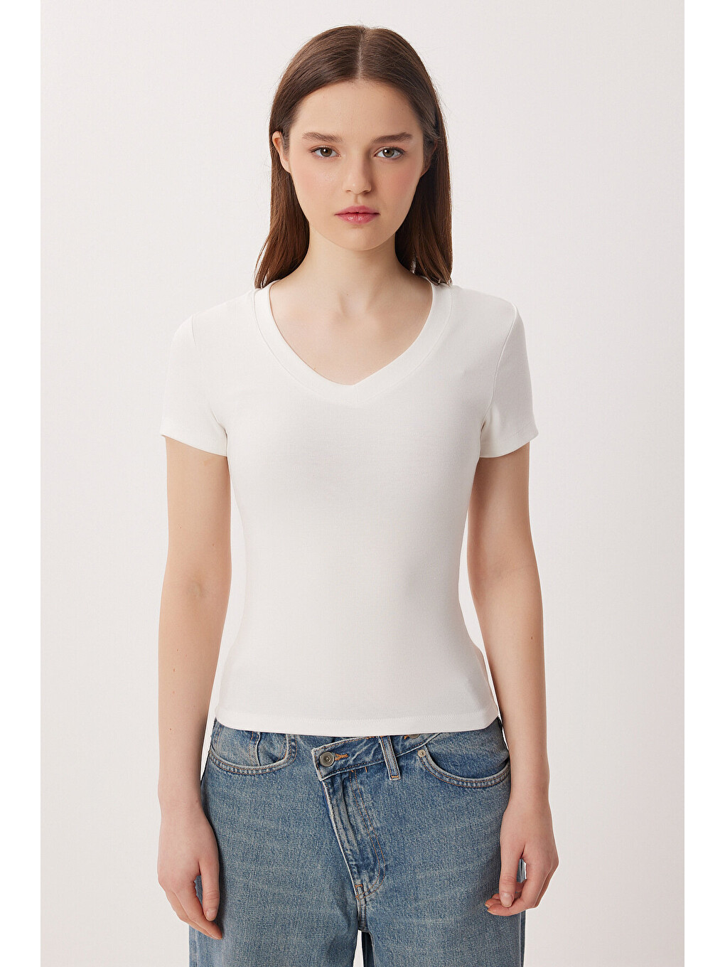 Beyaz V Yaka Basic Örme T-shirt KEMİK LDZ0069-4