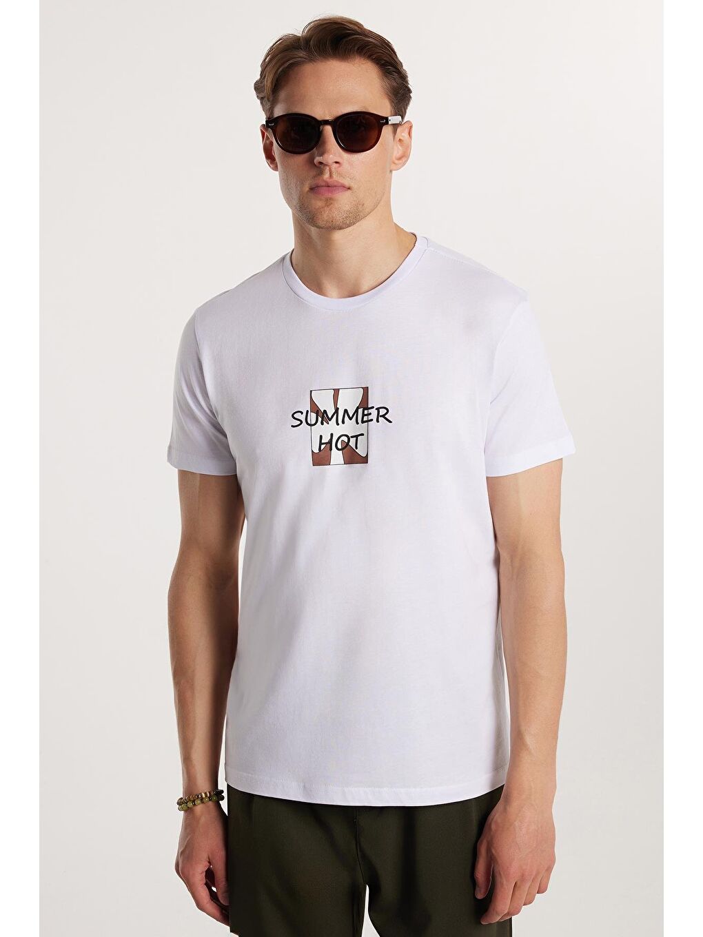 Erkek Slim Fit Dar Kesim %100 Pamuk Yumuşak Dokulu Baskılı Beyaz Bisiklet Yaka Tişört-1