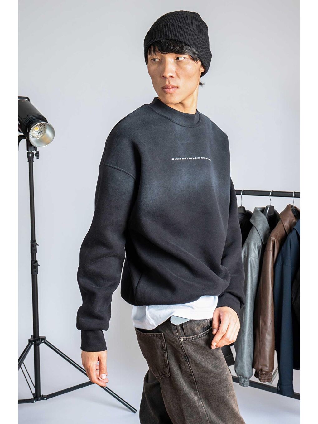 Erkek Minimal Yazı Detaylı Yıkamalı Sweatshirt Siyah