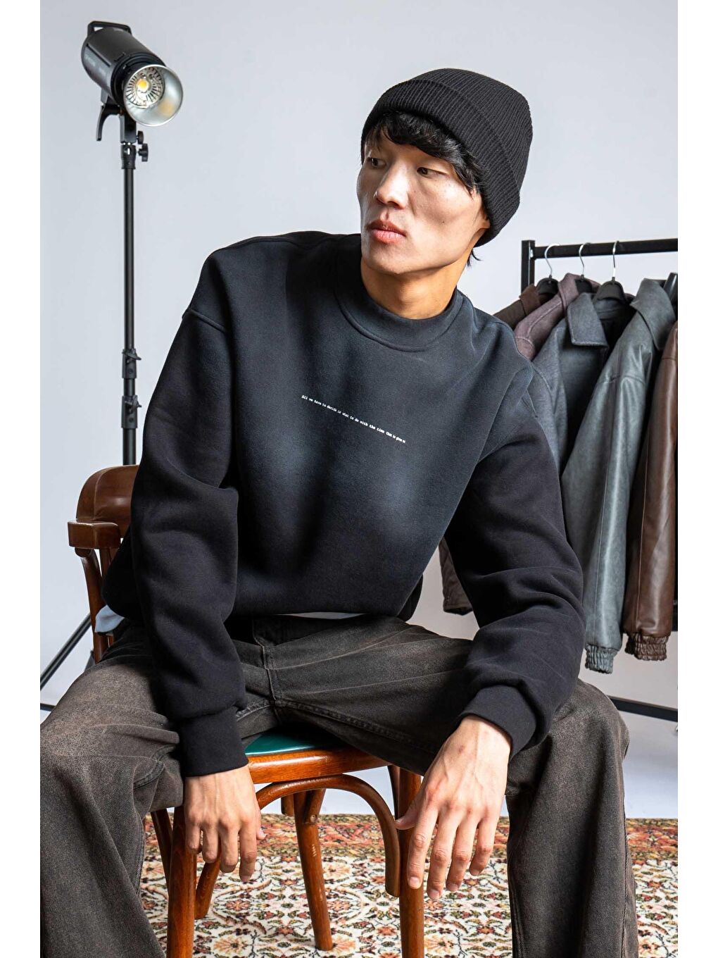 Erkek Minimal Yazı Detaylı Yıkamalı Sweatshirt Siyah-2