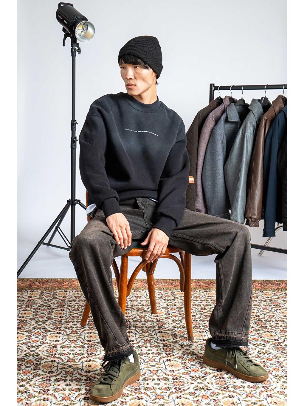 Erkek Minimal Yazı Detaylı Yıkamalı Sweatshirt Siyah-3