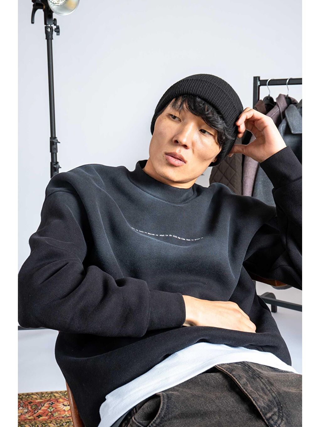 Erkek Minimal Yazı Detaylı Yıkamalı Sweatshirt Siyah-4