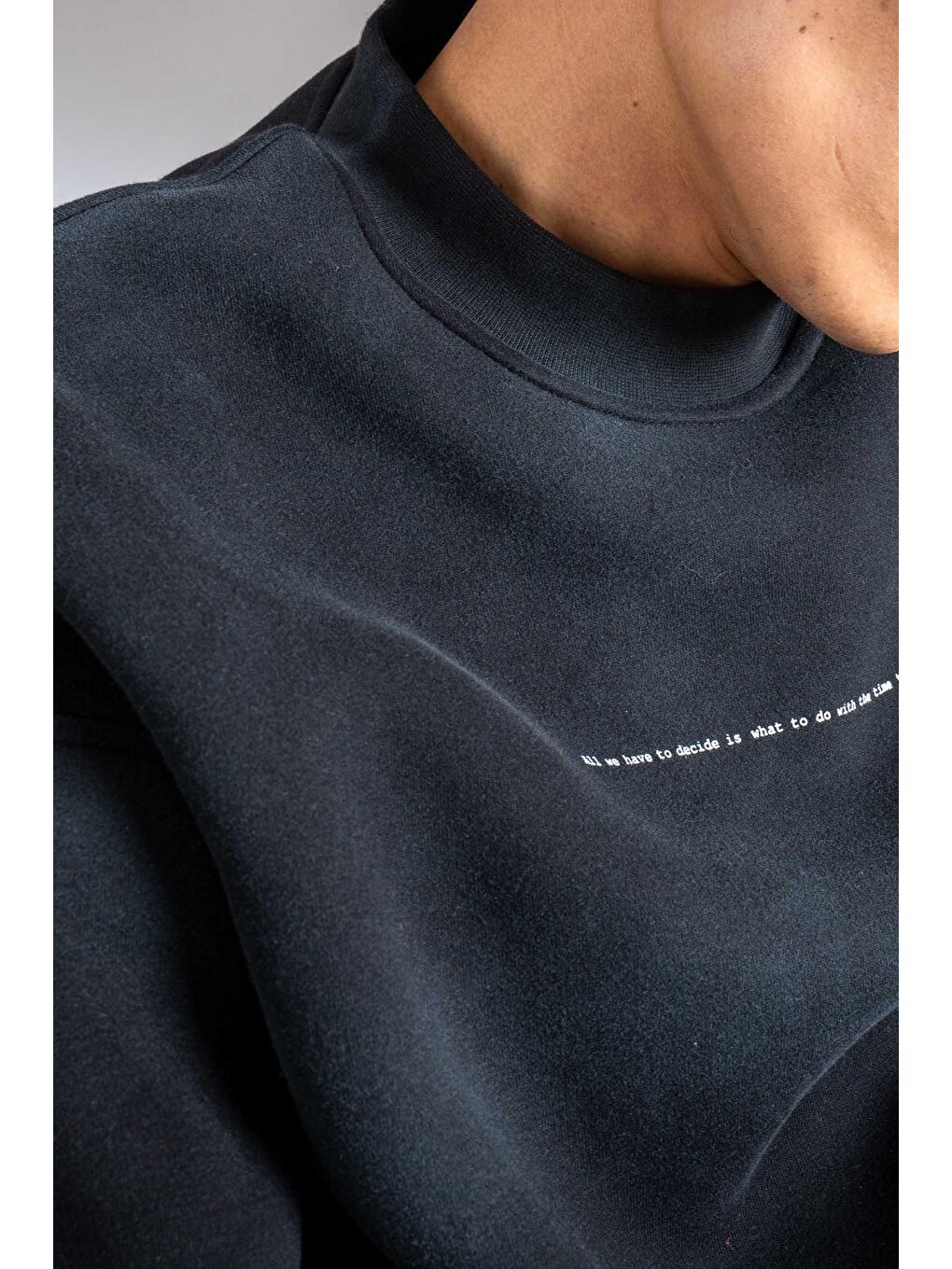 Erkek Minimal Yazı Detaylı Yıkamalı Sweatshirt Siyah-5