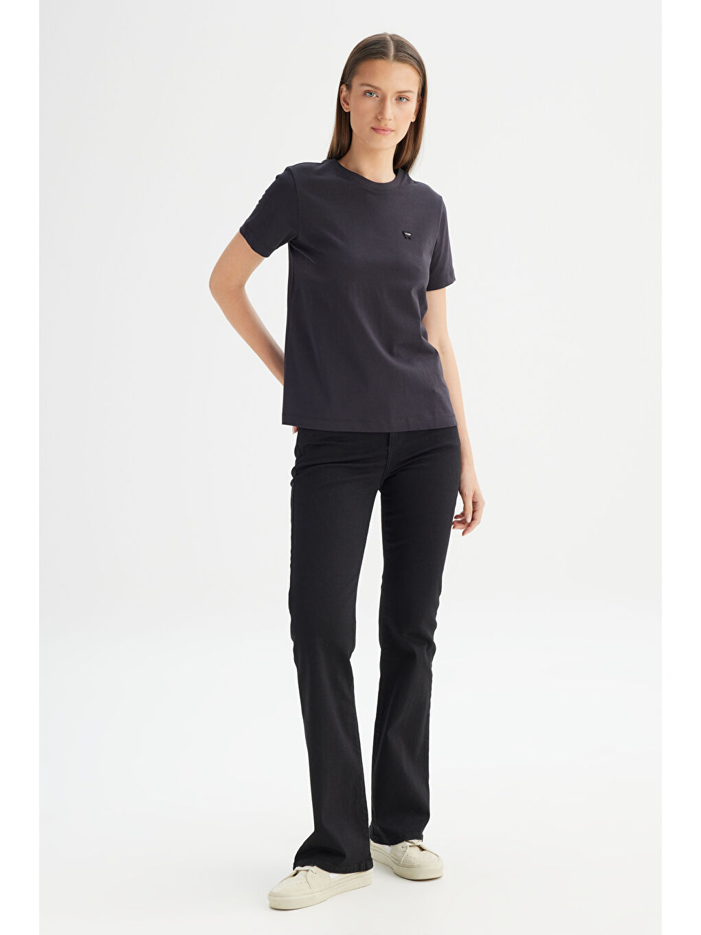 %100 Pamuk Regular Fit Normal Kesim Bisiklet Yaka Patch Logo Siyah Tişört-1