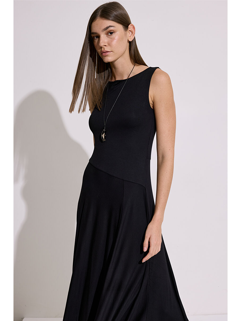 Kolsuz Dökümlü Elbise Siyah-4