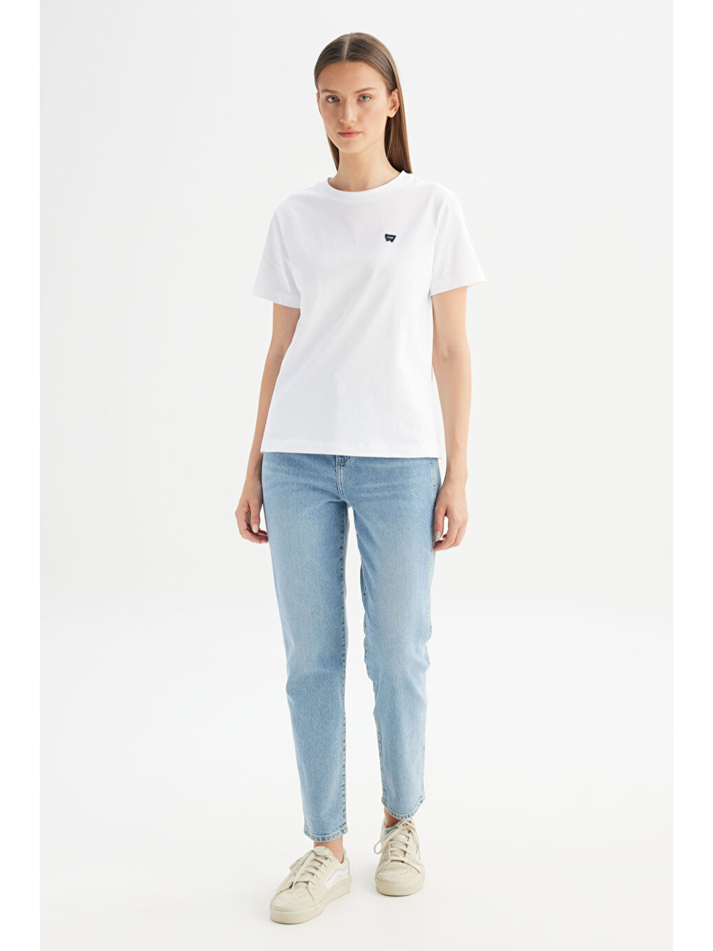 %100 Pamuk Regular Fit Normal Kesim Bisiklet Yaka Patch Logo Beyaz Tişört-1