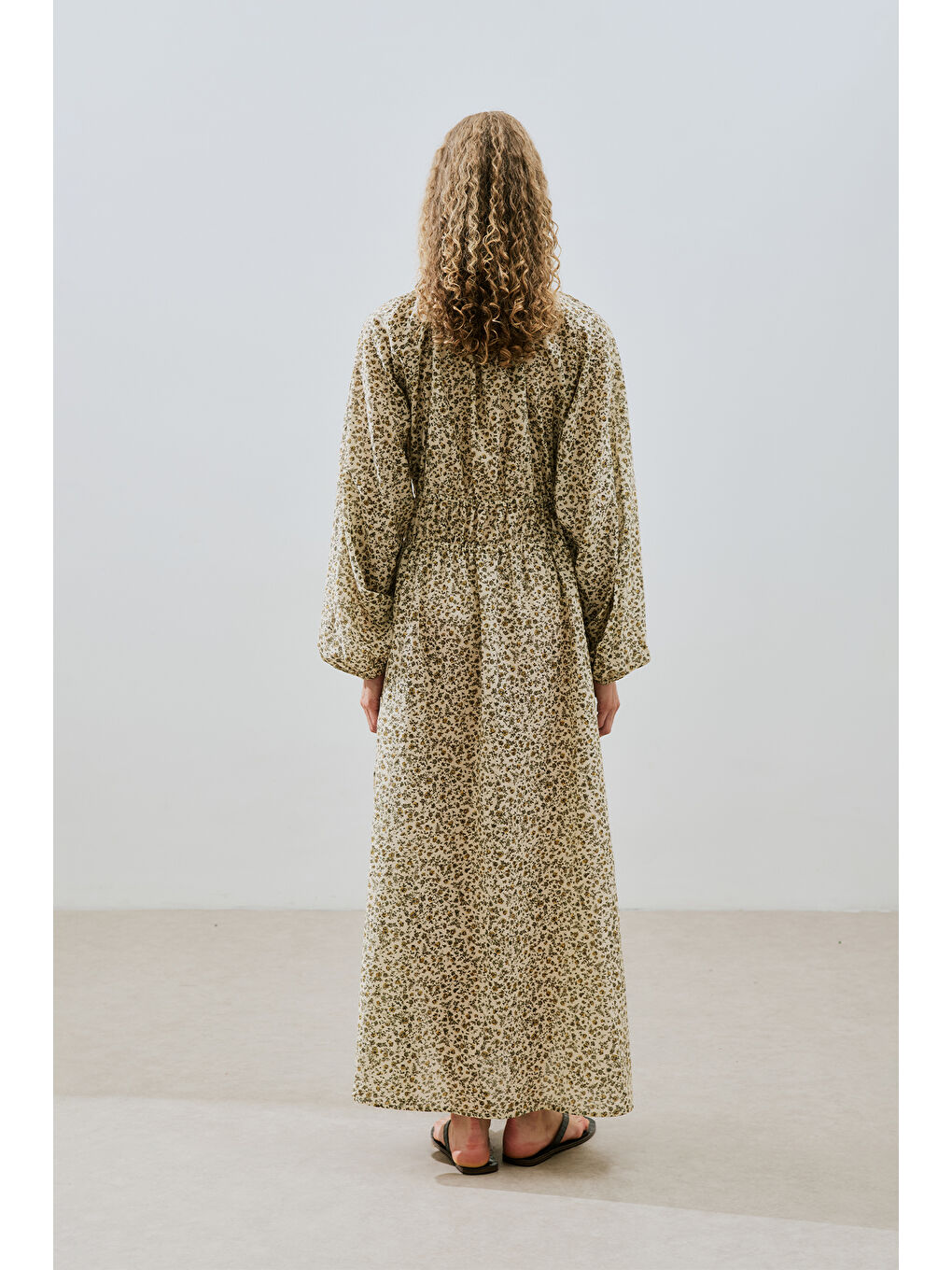 Ekru Desenli Pamuklu Büzgülü Elbise Tıny Flower-4