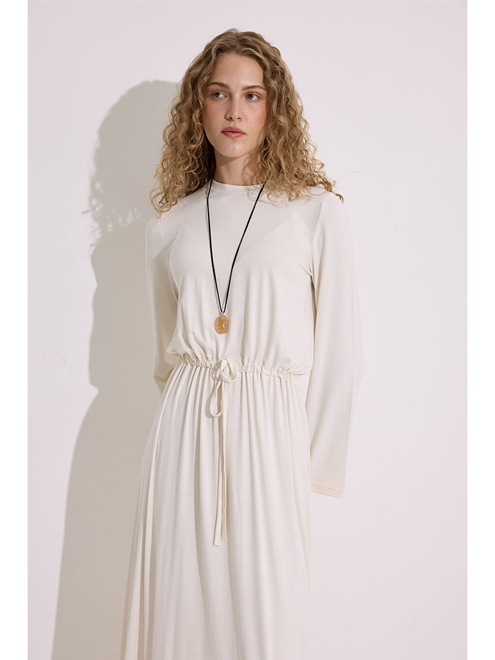 Beyaz Dökümlü Uzun Kol Elbise İnci-2