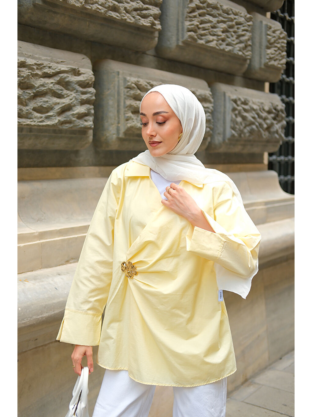 Kadın Broş Detay Poplin Gömlek Sarı