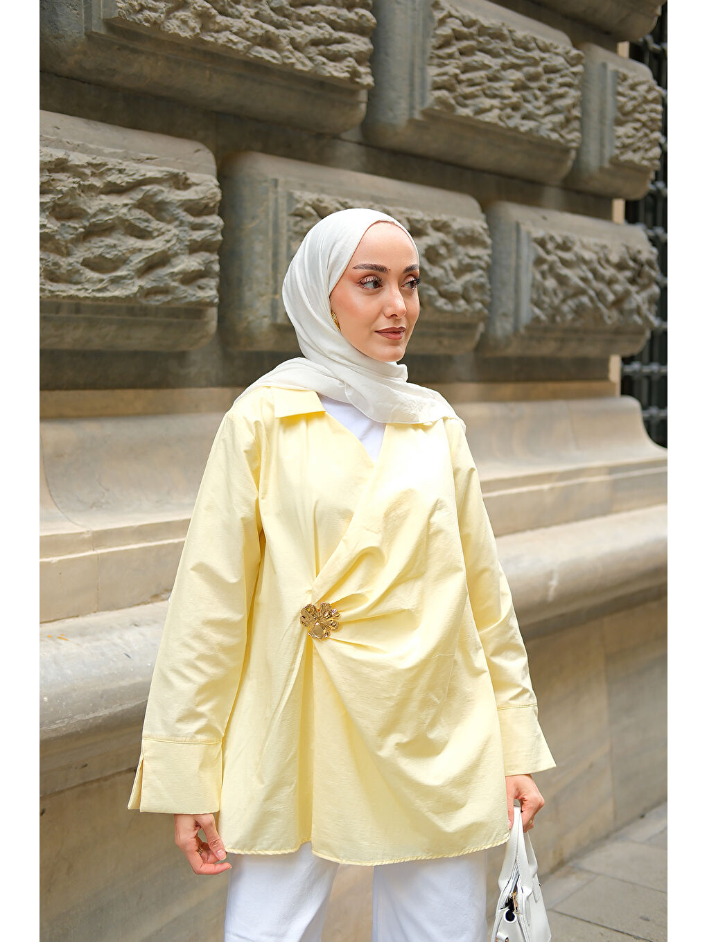 Kadın Broş Detay Poplin Gömlek Sarı-2