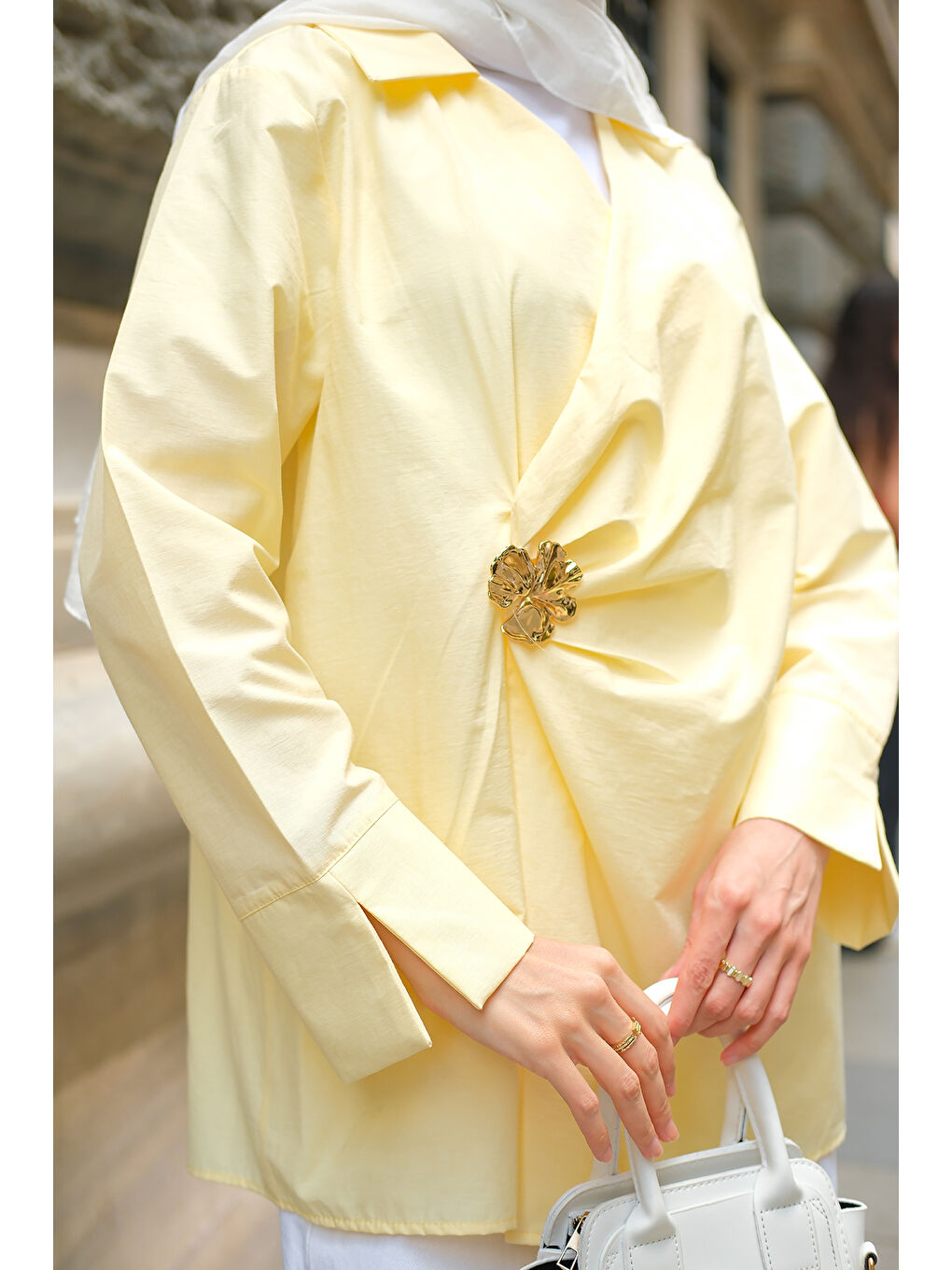 Kadın Broş Detay Poplin Gömlek Sarı-4