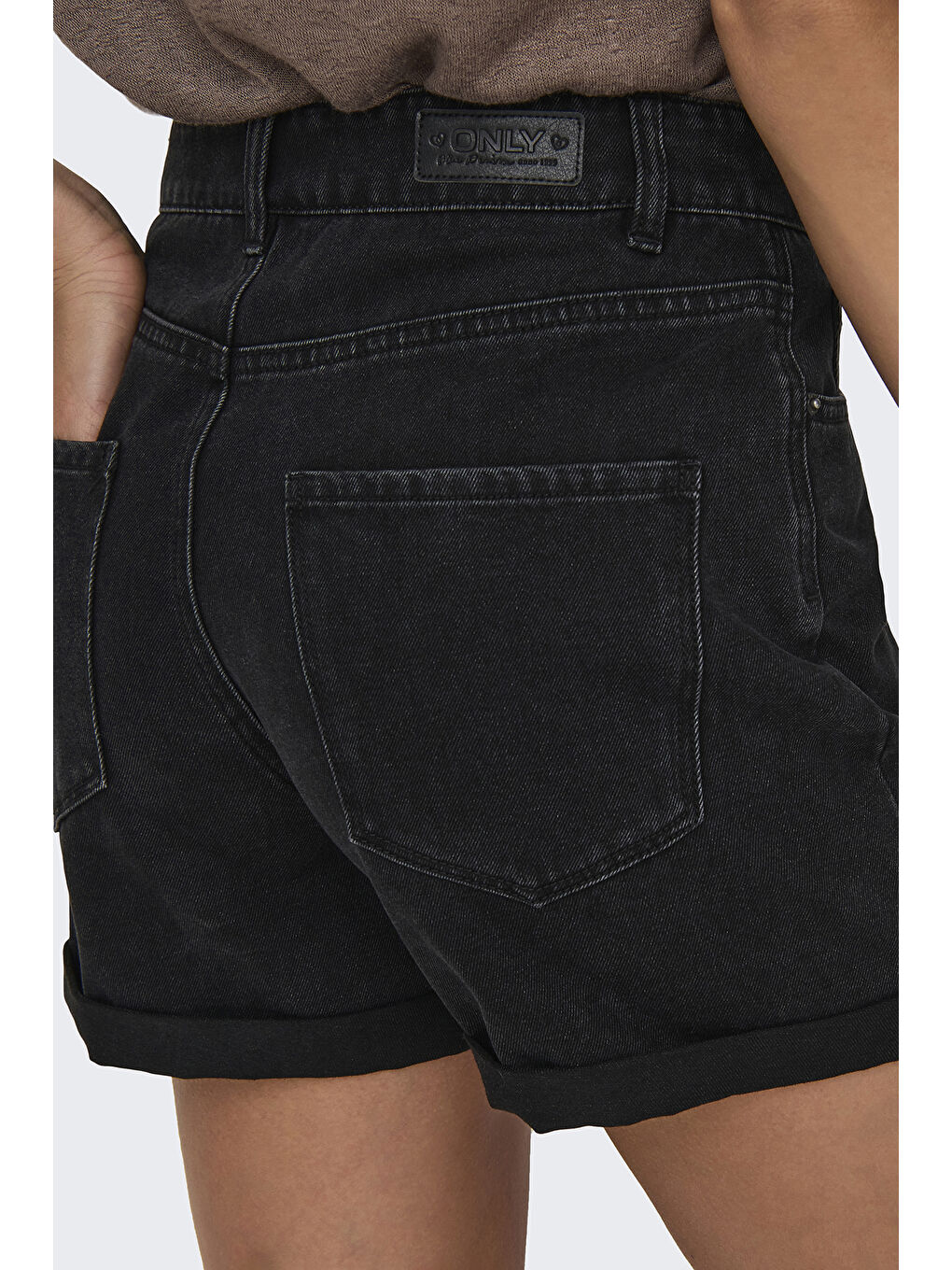 Siyah Onlvega % 100 Pamuk Regular Fit Yüksek Bel Mini Kadın Jean Short 15230571-4