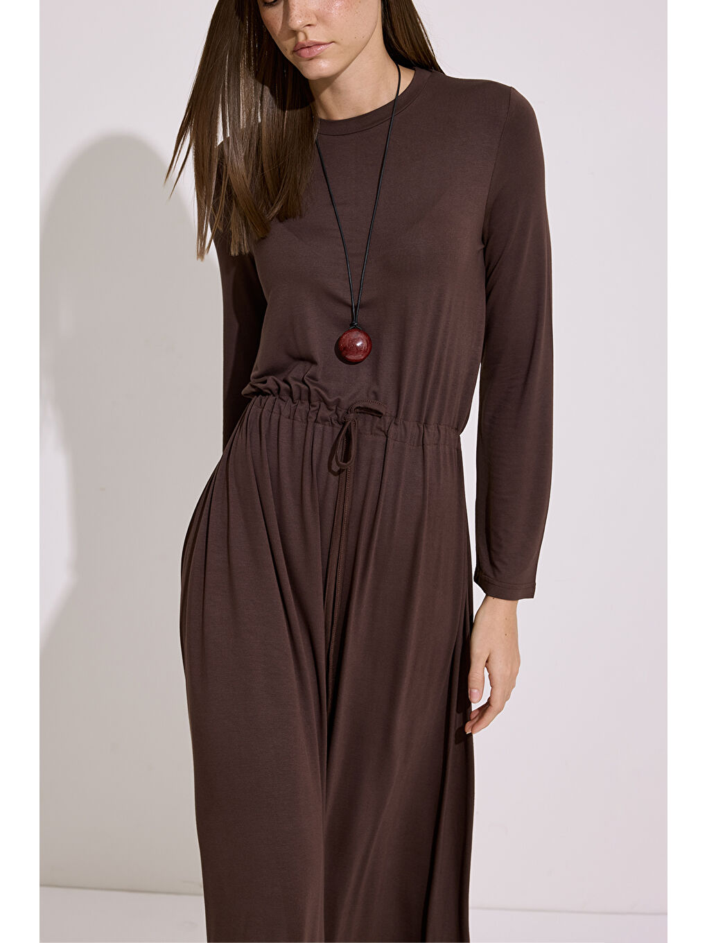 Dökümlü Uzun Kol Elbise Kahverengi-5