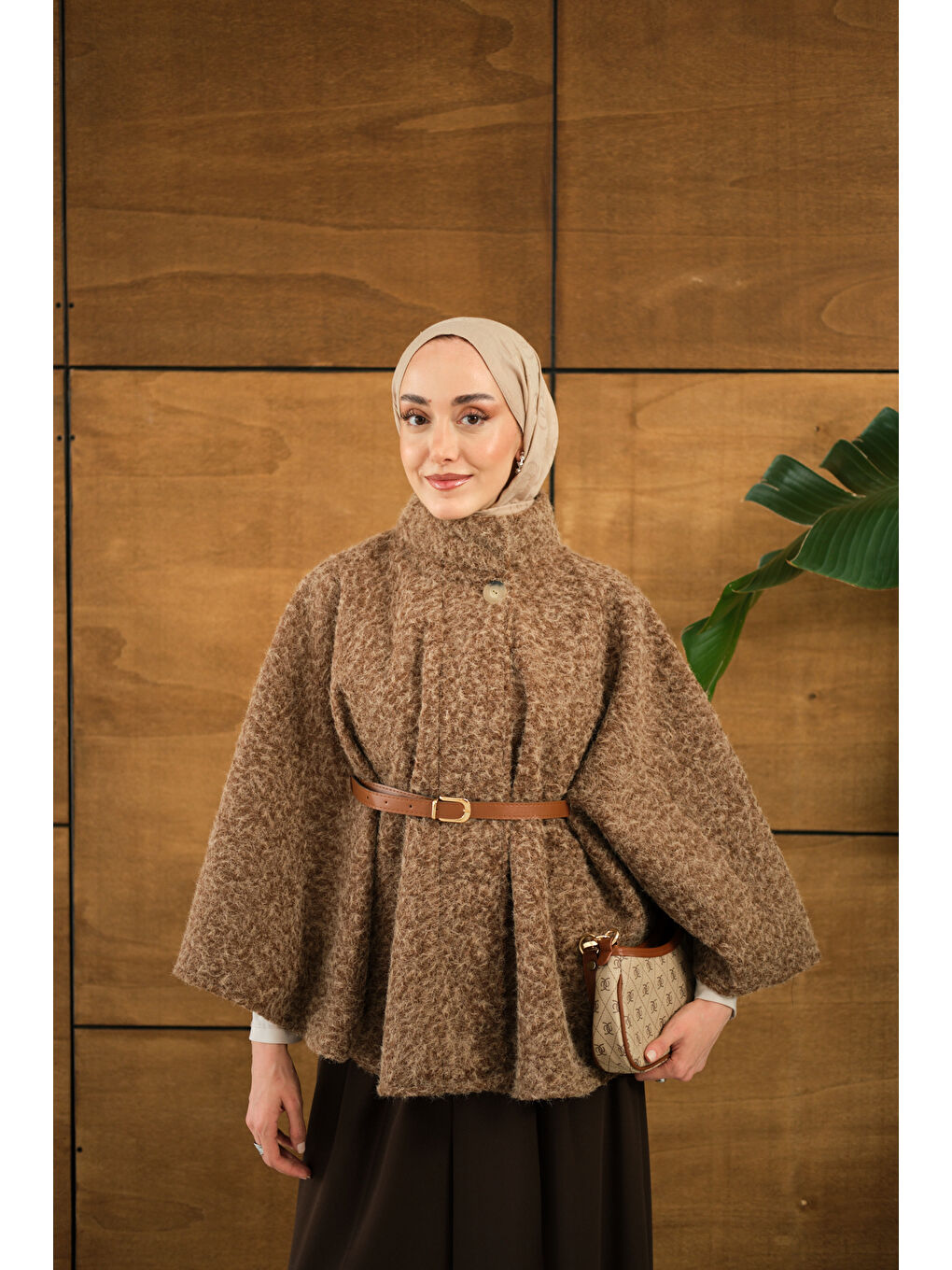Bej Kadın Kemer Detaylı Panço Vizon