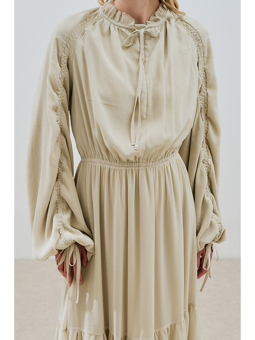 Yeşil Uzun Büzgülü Şifon Elbise Adaçayı-2