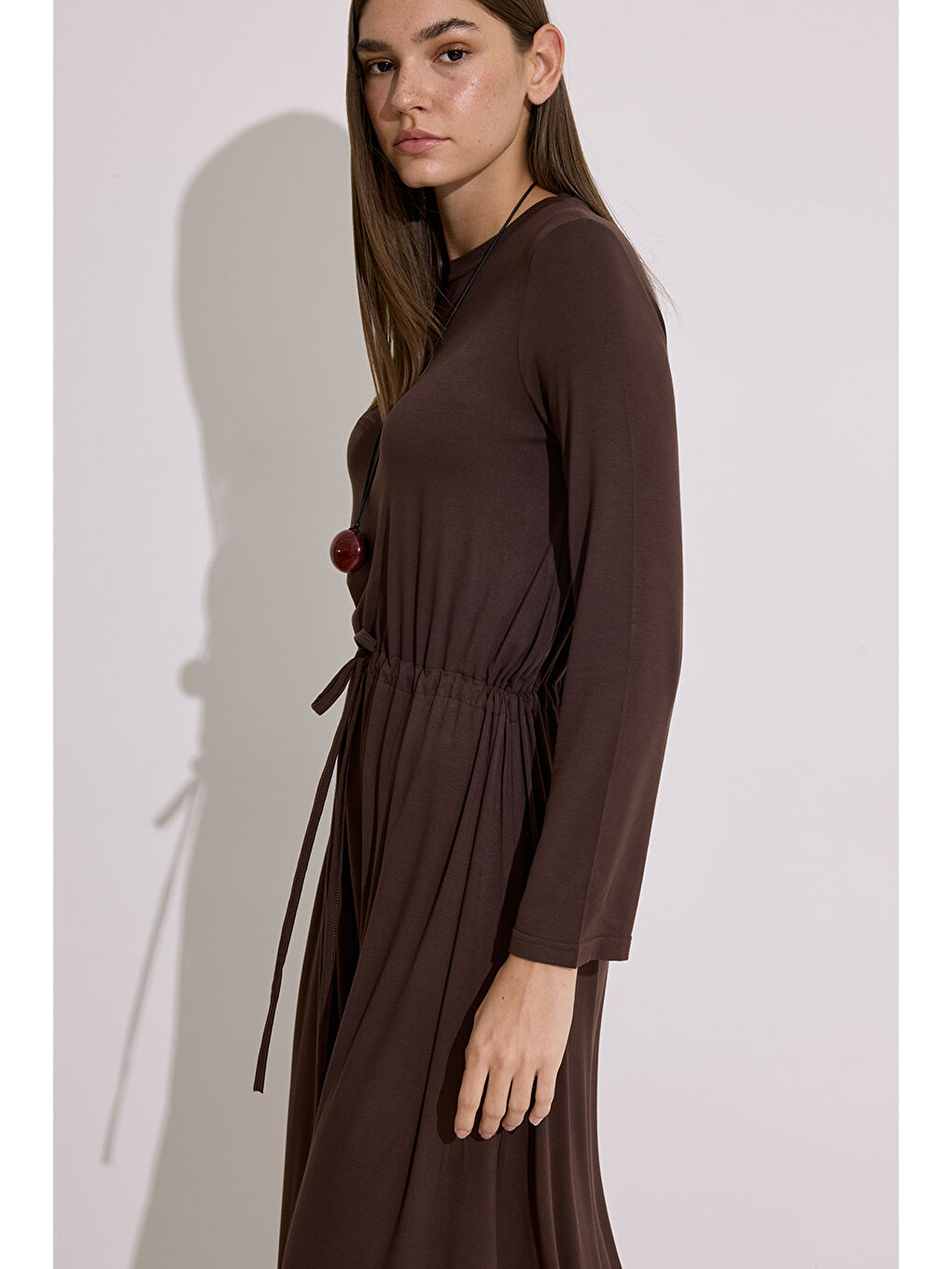 Dökümlü Uzun Kol Elbise Kahverengi-6