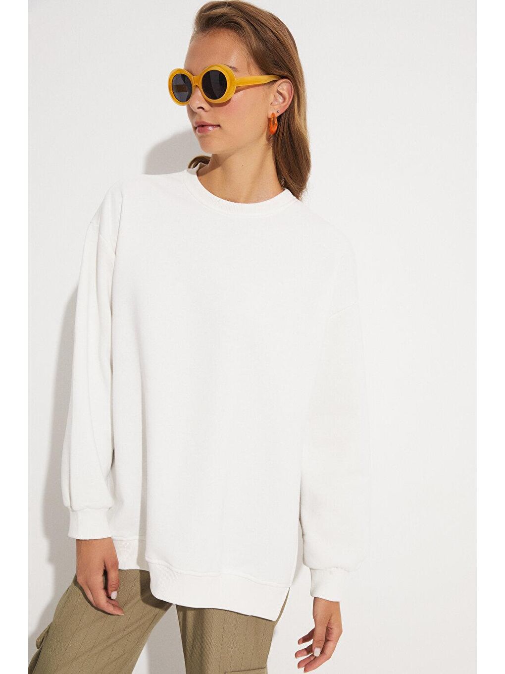 June Ekru Basic Sweatshirt